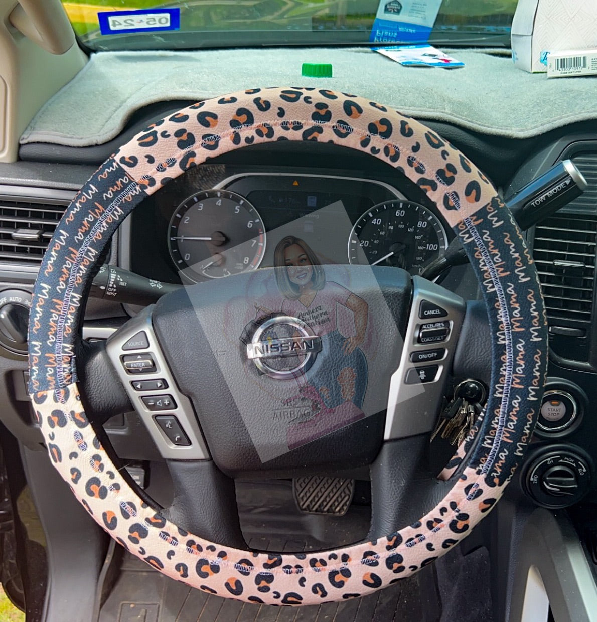 Mama cheetah steering wheel cover